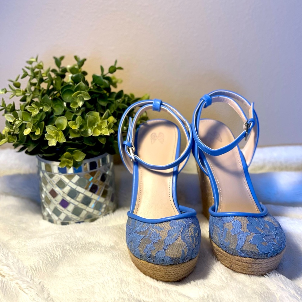 Victoria’s Secret Wedge Closed Toe Size 8.5